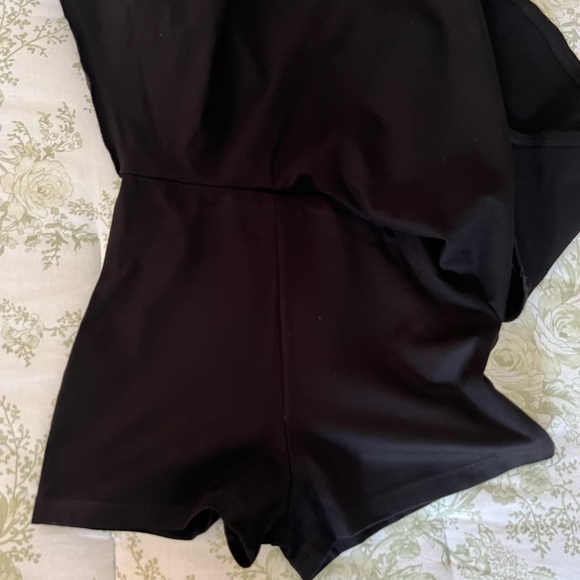 Black mini dress with shorts - Picture 4 of 4